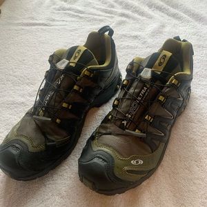 Salomon Men’s Gore-Tex shoes NEW sz 9